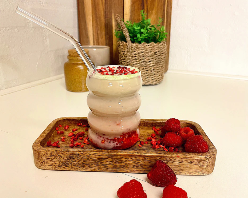 Berry Iced Matcha Latte – Kesän raikkain rakkaustarina